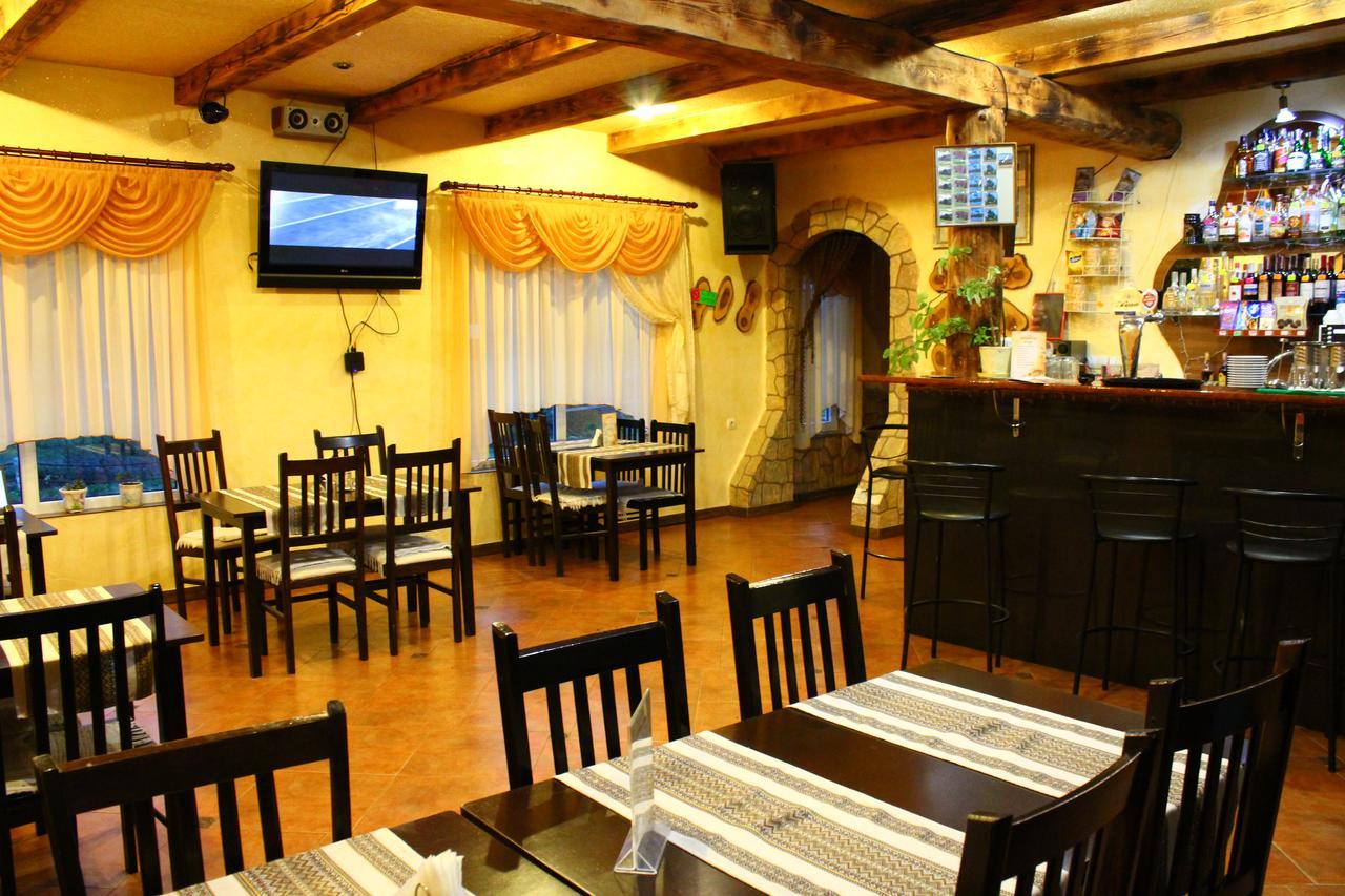"Lian" Family Hotel & Restaurant Volosyanka  Exteriör bild